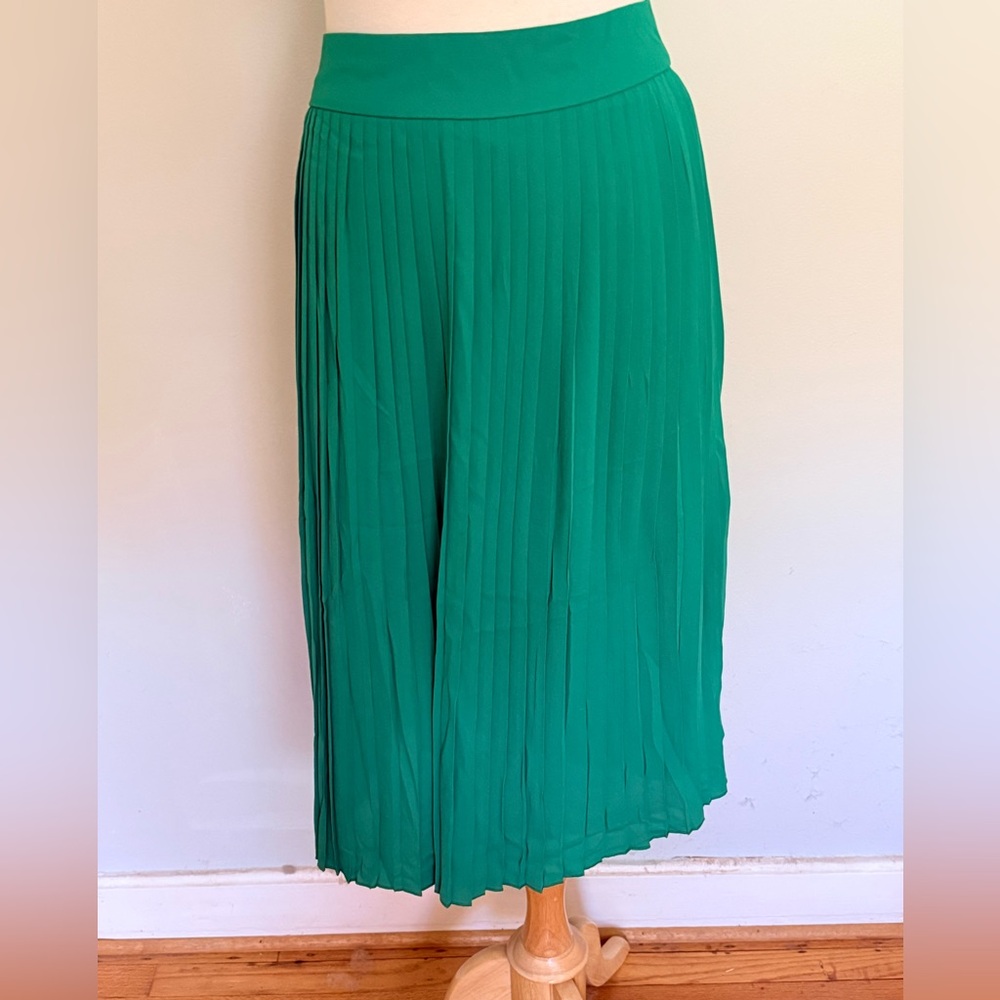 J. Crew Emerald green Pleated  Skirt sz 4